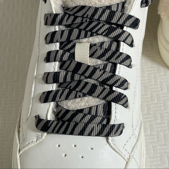 Dr Scholls Cozy White Sneakers with Zebra Laces Sz 9 New with Box - Picture 3 of 7